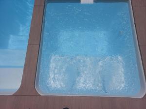 a large pool of water in a boat at Flats da Ilha 2 Quartos in Marechal Deodoro