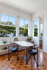 a dining room with a table and four chairs at Charme na Urca - Vista arborizada - JLA301 Z5 in Rio de Janeiro