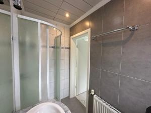 a bathroom with a shower and a sink at Ferienwohnung am Hafen Rüstersiel in Wilhelmshaven +24 photos