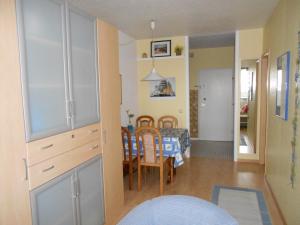 a kitchen and dining room with a table and chairs at Ferienwohnung F402 für 2-4 Personen an der Ostsee in Brasilien