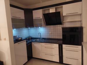 Dapur atau dapur kecil di Apartman Centar 1