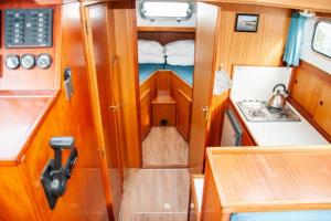 a small boat with a kitchen and a stove at Motoryacht Albatros Proficiat 1120 GL in Buchholz