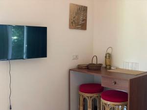 Een keuken of kitchenette bij Coffee Cradle Wayanad Luxuorios Private Tree House - Inside 2 Acre Coffee Plantation