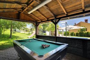 Biliardový stôl v ubytovaní Villa Semy