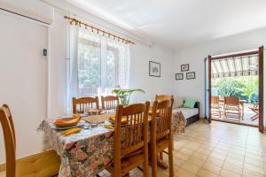 a kitchen and dining room with a table and chairs at Apartment Doris in Banjole