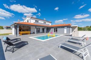 a villa with a swimming pool and a house at Villa mit Privatpool, Ping-Pong, BBQ in Štokovci