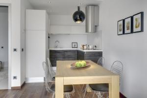 a kitchen with a table with a bowl of apples on it at Apartment City Business in Pula