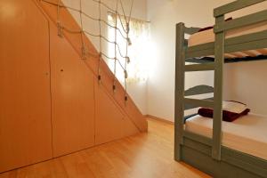 Poschodová posteľ alebo postele v izbe v ubytovaní Villa Blue