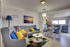 Χώρος καθιστικού στο Ferienwohnung mit Klima, WLAN, Balkon und wenige Minuten zum Meer