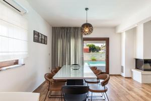 Bilde i galleriet til Villa mit privatem Pool, WLAN, Klima und Bäder en suite i Pula