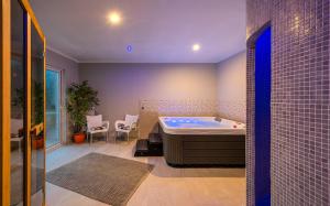 Fotografia z galérie ubytovania Unterkunft mit Sauna, Meerblick, Whirlpool und beheiztem Pool v destinácii Labin
