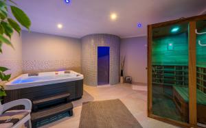 Fotografia z galérie ubytovania Unterkunft mit Sauna, Meerblick, Whirlpool und beheiztem Pool v destinácii Labin