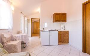 Kuchyň nebo kuchyňský kout v ubytování Ferienwohnung mit Pool, Klima, Grillplatz, Balkon + 14 fotografií
