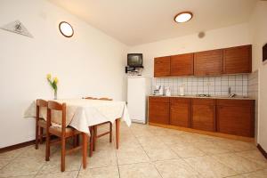 Zdjęcie z galerii obiektu Ferienwohnung mit Pool, WLAN, Klima, Haustiere erlaubt und schönem Außenbereich w mieście Krnica +9 zdjęć