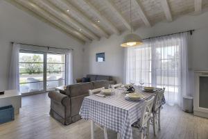 Posedenie v ubytovaní Schöne Finca mit privatem Pool, Klima, WLAN, Terrasse, Grill