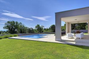 Bazén v ubytovaní Schöne Finca mit privatem Pool, Klima, WLAN, Terrasse, Grill alebo v jeho blízkosti