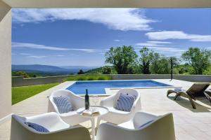 Bazén v ubytovaní Schöne Finca mit privatem Pool, Klima, WLAN, Terrasse, Grill alebo v jeho blízkosti