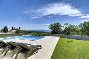 Bazén v ubytovaní Schöne Finca mit privatem Pool, Klima, WLAN, Terrasse, Grill alebo v jeho blízkosti