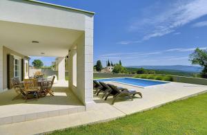 Bazén v ubytovaní Schöne Finca mit privatem Pool, Klima, WLAN, Terrasse, Grill alebo v jeho blízkosti