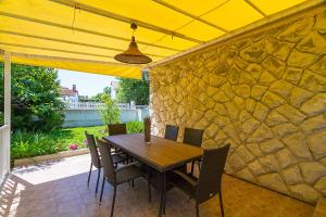 Zahrada ubytování Im Jahr 2014 renoviertes Ferienhaus 400 Meter zum Strand