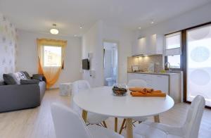 Η κουζίνα ή μικρή κουζίνα στο Appartement Merle +9 φωτογραφίες