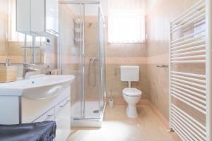 Fotografia z galérie ubytovania Villa für große Ansprüche mit großem Pool, Sauna, Whirlpool, Billard v destinácii Ližnjan