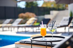 Fotografie z fotogalerie ubytování Top-Villa mit großem Pool, Billard, Kicker, Darts v destinaci Kaštel
