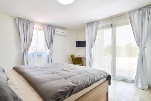 Fotografie z fotogalerie ubytování Top-Villa mit großem Pool, Billard, Kicker, Darts v destinaci Kaštel