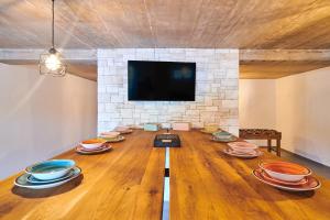Fotografie z fotogalerie ubytování Top-Villa mit großem Pool, Billard, Kicker, Darts v destinaci Kaštel