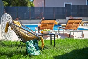 Fotografie z fotogalerie ubytování Top-Villa mit großem Pool, Billard, Kicker, Darts v destinaci Kaštel