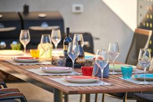 Fotografie z fotogalerie ubytování Top-Villa mit großem Pool, Billard, Kicker, Darts v destinaci Kaštel