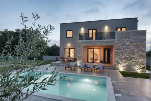 Fotografie z fotogalerie ubytování Villa mit privatem Pool, WLAN, 4 Klimas und tollem BBQ-Bereich v destinaci Loborika
