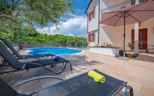 Zdjęcie z galerii obiektu Tolle Ferienwohnung mit Sauna, Whirlpool, Außenpool w mieście Drenje