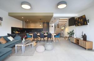 Posedenie v ubytovaní Luxusvilla in Pula mit privatem Pool, Tischtennis, BBQ, WLAN