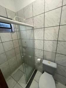 a bathroom with a toilet and a shower at Hotel Horizonte in Teresina