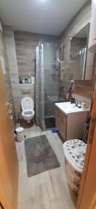 A bathroom at APARTMAN FEELING