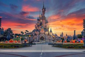 a view of cinderella castle at sunset at Appartement Disneyland Paris in Bussy-Saint-Georges