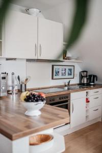 Kuchyň nebo kuchyňský kout v ubytování Apartments Kirsebek