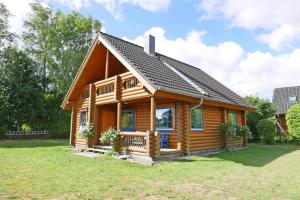 a log cabin with a gambrel roof at Mein Blockhaus in Hasselberg
