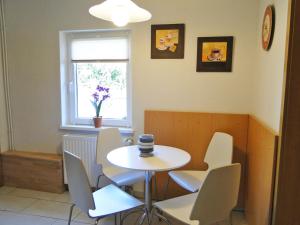 a room with a table and chairs and a window at Skrey's To Hus in Kappeln