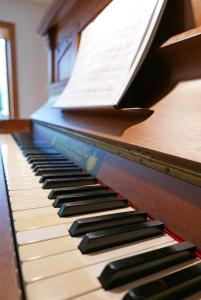 a close up of a piano keyboard at Schöne von Angeln in Saustrup