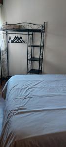 Ein Bett oder Betten in einem Zimmer der Unterkunft Peña del viento a pie de pistas estación San Isidro