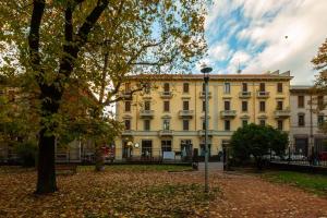 a large building with a tree in front of it at HappyHouse MI MPX a 7 min da MXP in Busto Arsizio