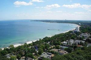 an aerial view of a beach and the ocean at Apartmentvermittlung Mehr als Meer - Objekt 4 in Timmendorfer Strand