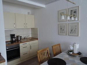 Η κουζίνα ή μικρή κουζίνα στο Ferienwohnung Meerleben