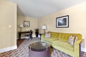 Posezení v ubytování Marin Suites Hotel