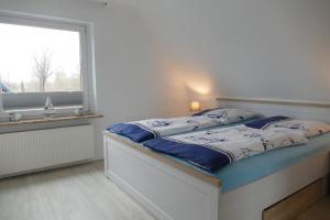 a bed in a room with a window at Haus Larum App. 5 in Scharbeutz