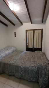 1 dormitorio con 1 cama en una habitación en Besares en Luján de Cuyo