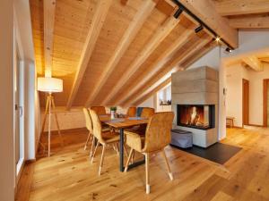 a dining room with a table and a fireplace at Fewo Sterntaler DG mit Bergblick in Garmisch-Partenkirchen