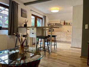 a kitchen with a table and chairs in a room at Alpenlodge am Waldrand in Grainau in Grainau